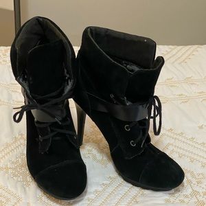 HOT & SEXY!🔥Guess black boots look great with everything!